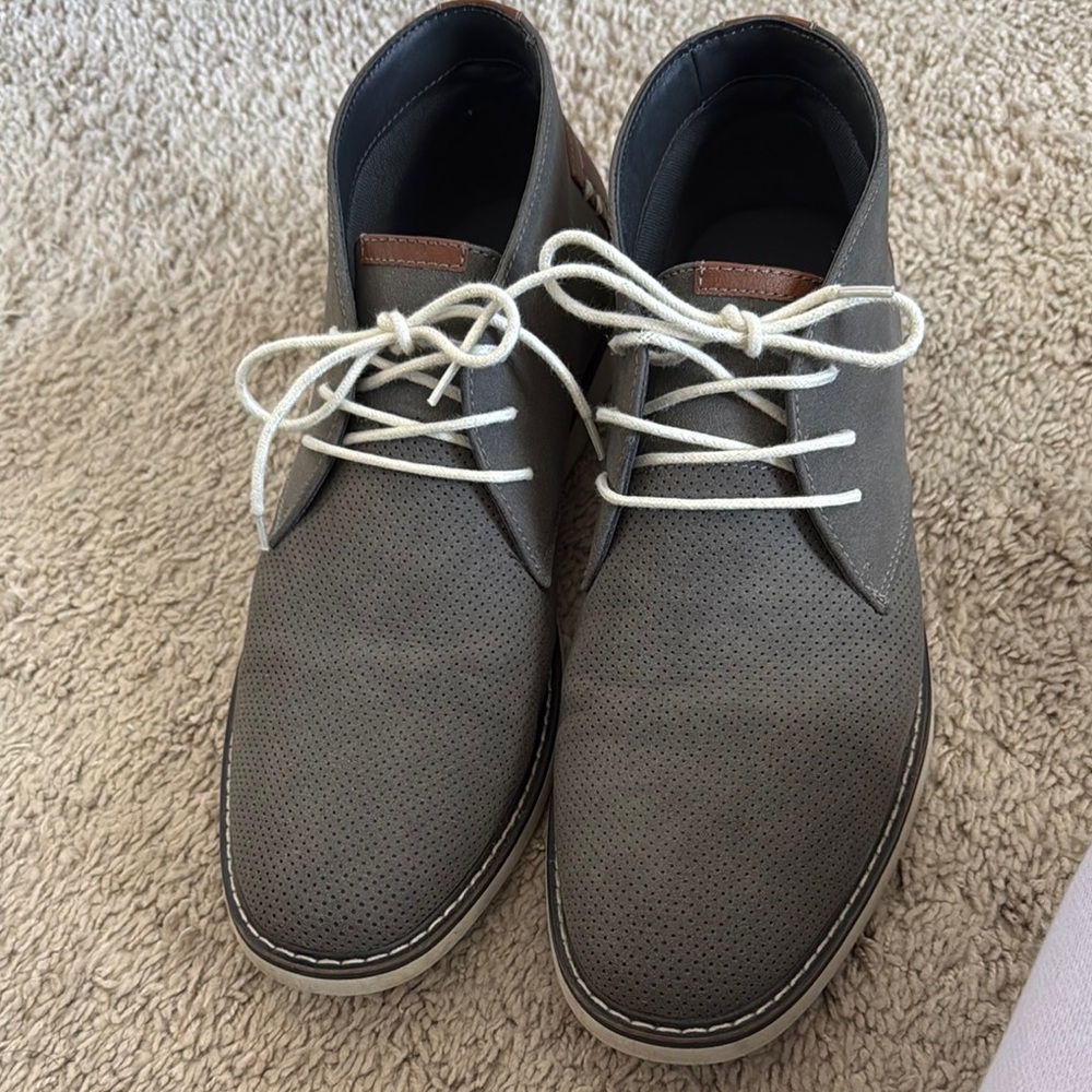 Men's Gray Leather Chukka Boots